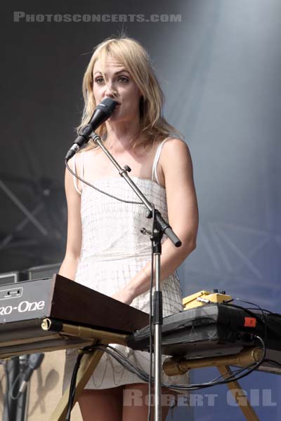 METRIC - 2009-08-30 - SAINT CLOUD - Domaine National - Scene de la Cascade - 